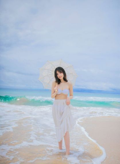 街上流行红裙子