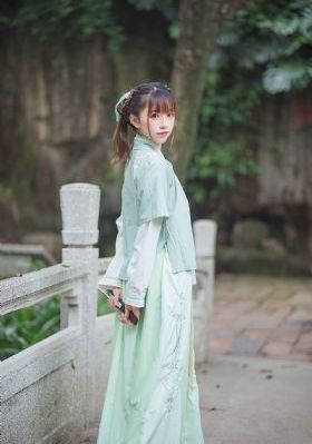 大宅院的女人